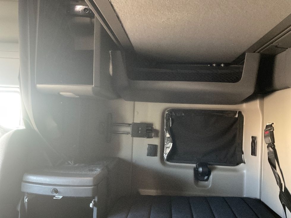 Sleeper Tractor-Heavy Duty Tractors-International-2023-LT625-Windsor-WI-717,244\n\t\tmiles-$ 34,500 - Image 19