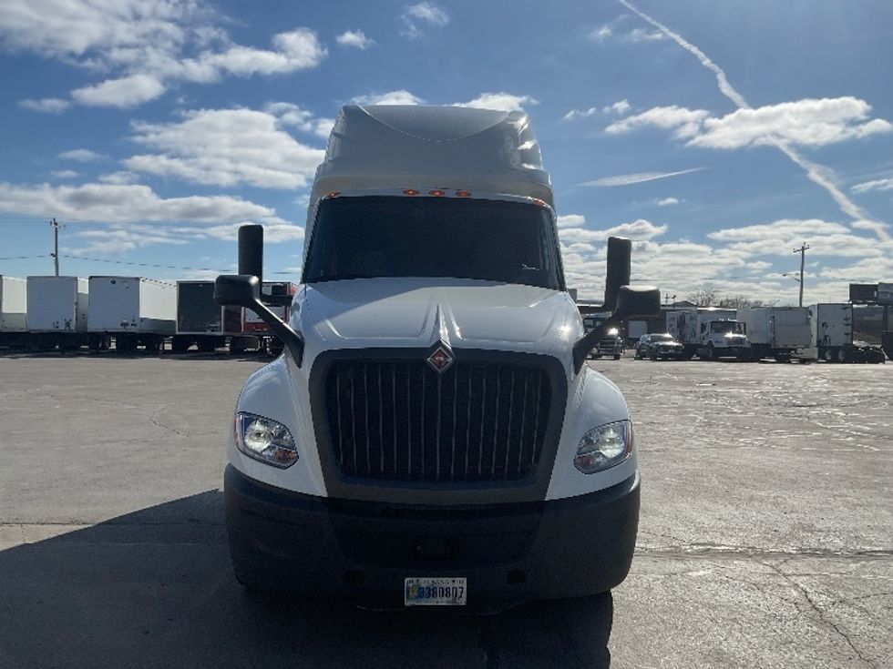 Sleeper Tractor-Heavy Duty Tractors-International-2023-LT625-Windsor-WI-717,244\n\t\tmiles-$ 34,500 - Image 2