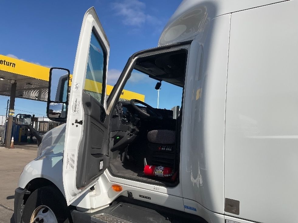 Sleeper Tractor-Heavy Duty Tractors-International-2023-LT625-Windsor-WI-717,244\n\t\tmiles-$ 34,500 - Image 9