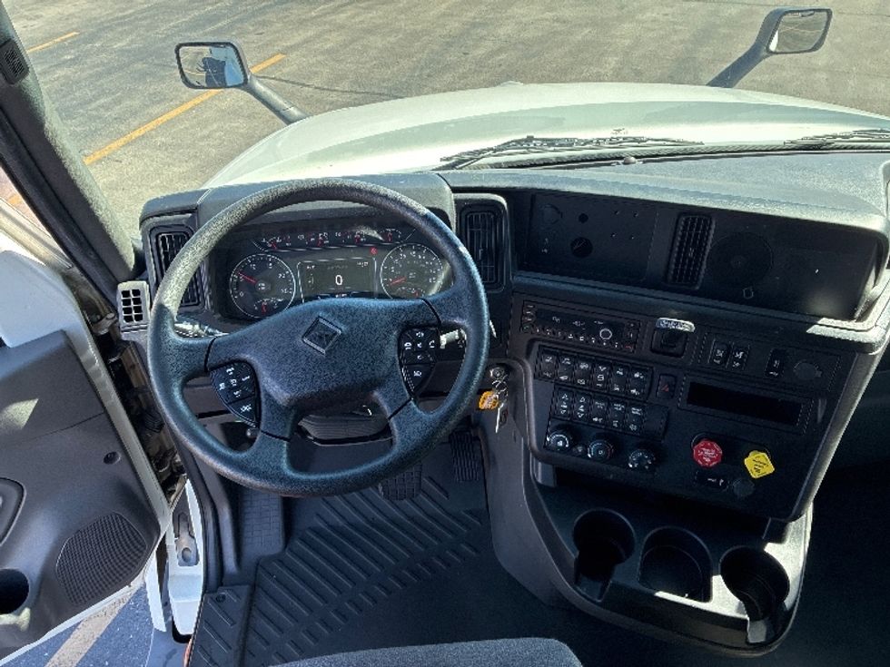 Sleeper Tractor-Heavy Duty Tractors-International-2024-LT625-Chicago (Chicago Ridge)-IL-482,990\n\t\tmiles-$ 79,250 - Image 11