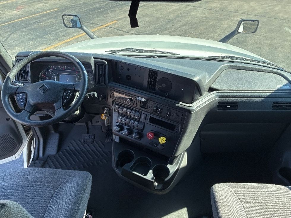 Sleeper Tractor-Heavy Duty Tractors-International-2024-LT625-Chicago (Chicago Ridge)-IL-482,990\n\t\tmiles-$ 79,250 - Image 12