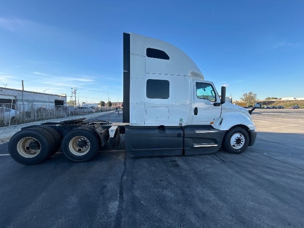 Sleeper Tractor-Heavy Duty Tractors-International-2024-LT625-Chicago (Chicago Ridge)-IL-611,508\n\t\tmiles-$ 65,750 - Image 1