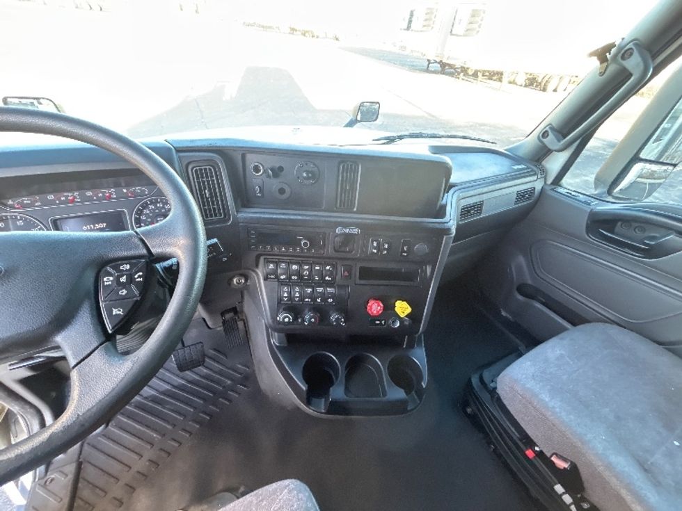 Sleeper Tractor-Heavy Duty Tractors-International-2024-LT625-Chicago (Chicago Ridge)-IL-611,508\n\t\tmiles-$ 65,750 - Image 11
