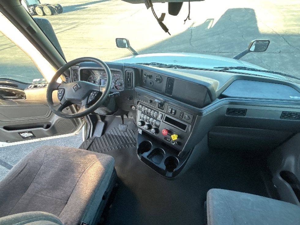 Sleeper Tractor-Heavy Duty Tractors-International-2024-LT625-Chicago (Chicago Ridge)-IL-611,508\n\t\tmiles-$ 65,750 - Image 12