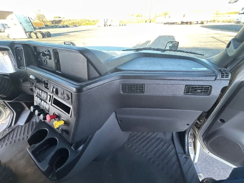 Sleeper Tractor-Heavy Duty Tractors-International-2024-LT625-Chicago (Chicago Ridge)-IL-611,508\n\t\tmiles-$ 65,750 - Image 14
