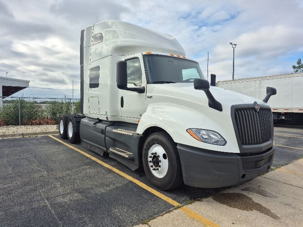 Sleeper Tractor-Heavy Duty Tractors-International-2024-LT625-Chicago (Chicago Ridge)-IL-627,749\n\t\tmiles-$ 67,000 - Image 1