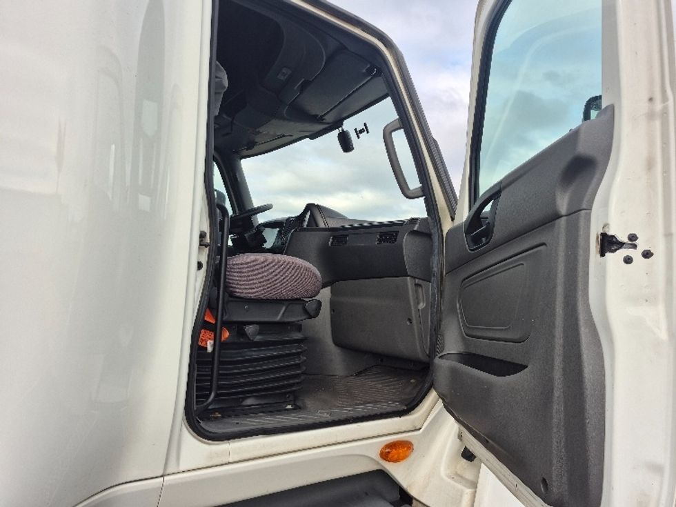Sleeper Tractor-Heavy Duty Tractors-International-2024-LT625-Chicago (Chicago Ridge)-IL-627,749\n\t\tmiles-$ 67,000 - Image 13