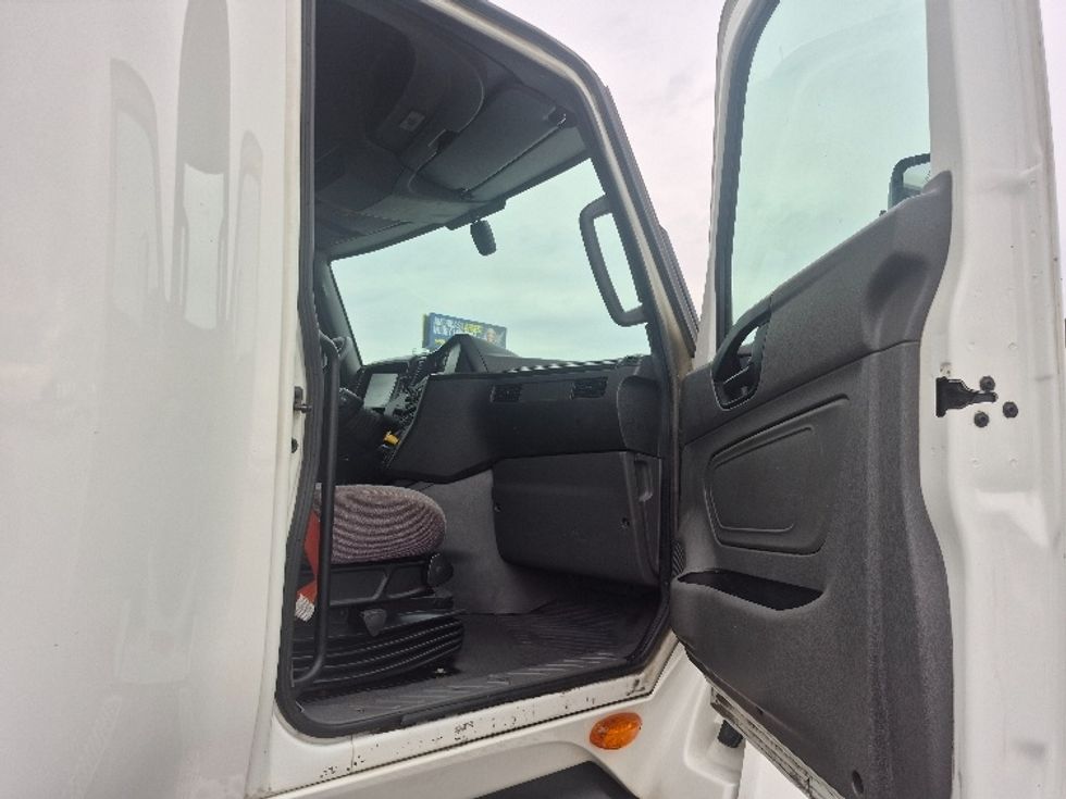 Sleeper Tractor-Heavy Duty Tractors-International-2024-LT625-Chicago (Chicago Ridge)-IL-630,302\n\t\tmiles-$ 66,750 - Image 13