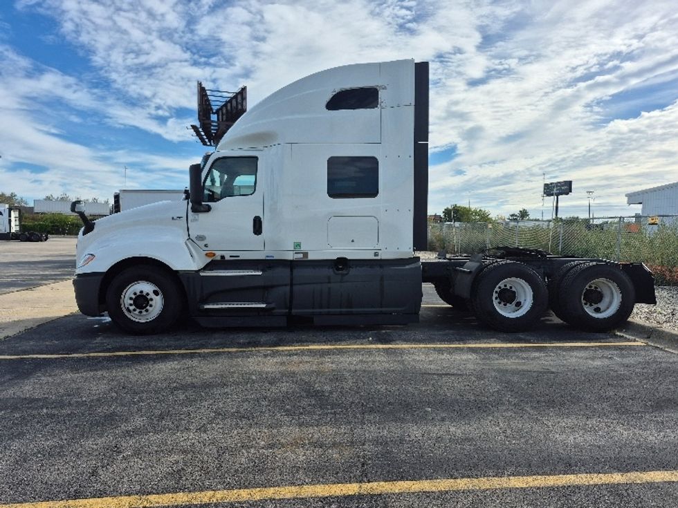 Sleeper Tractor-Heavy Duty Tractors-International-2024-LT625-Chicago (Chicago Ridge)-IL-639,295\n\t\tmiles-$ 62,750 - Image 4