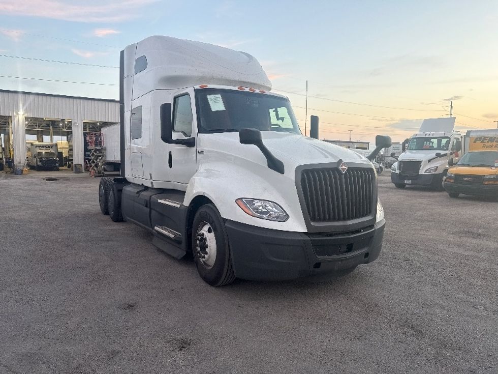 Sleeper Tractor-Heavy Duty Tractors-International-2024-LT625-Dallas-TX-703,107\n\t\tmiles-$ 59,000 - Image 1