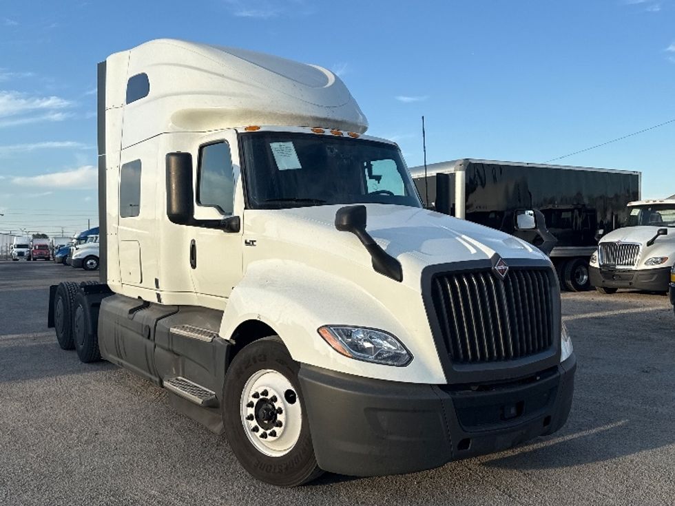 Sleeper Tractor-Heavy Duty Tractors-International-2024-LT625-Dallas-TX-817,113\n\t\tmiles-$ 46,250 - Image 1