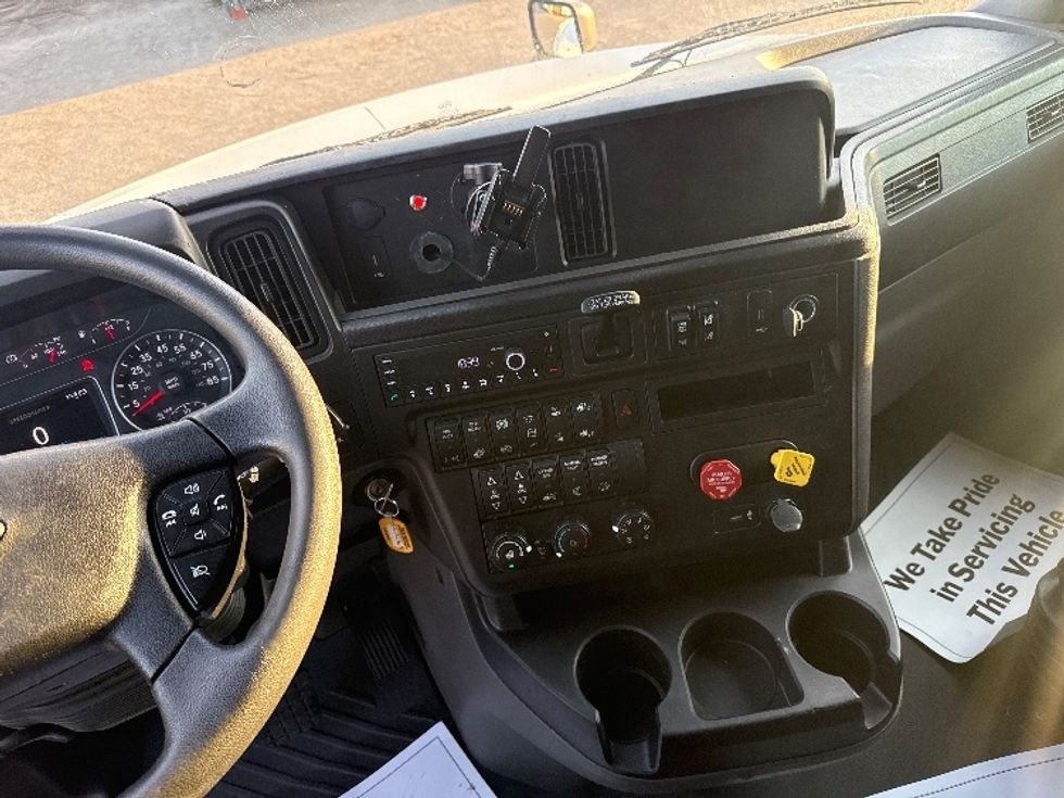 Sleeper Tractor-Heavy Duty Tractors-International-2024-LT625-Dallas-TX-817,113\n\t\tmiles-$ 46,250 - Image 12