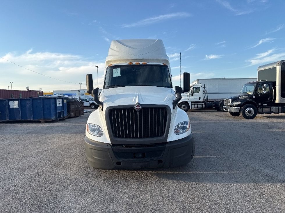 Sleeper Tractor-Heavy Duty Tractors-International-2024-LT625-Dallas-TX-817,113\n\t\tmiles-$ 46,250 - Image 2