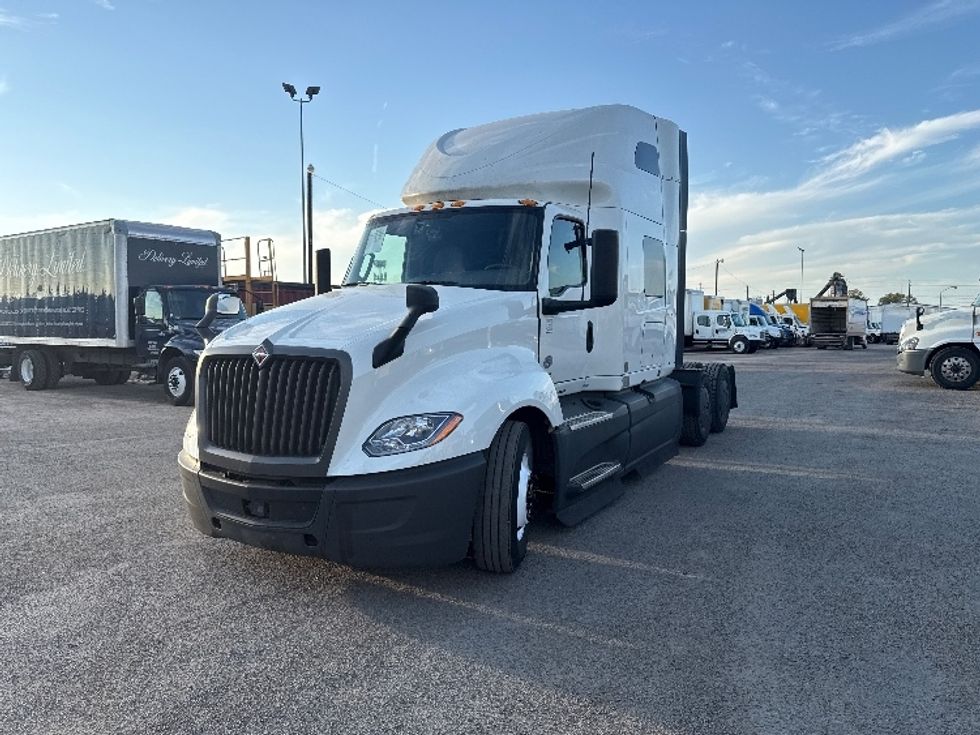 Sleeper Tractor-Heavy Duty Tractors-International-2024-LT625-Dallas-TX-817,113\n\t\tmiles-$ 46,250 - Image 3