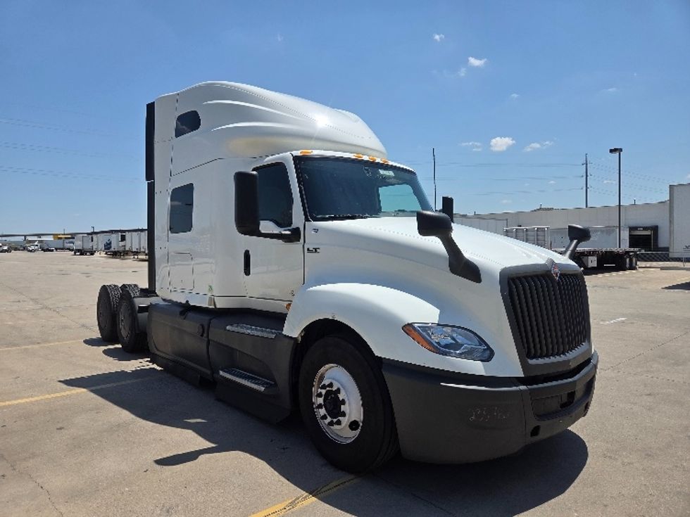 Sleeper Tractor-Heavy Duty Tractors-International-2024-LT625-Dallas-TX-837,499\n\t\tmiles-$ 44,750 - Image 1