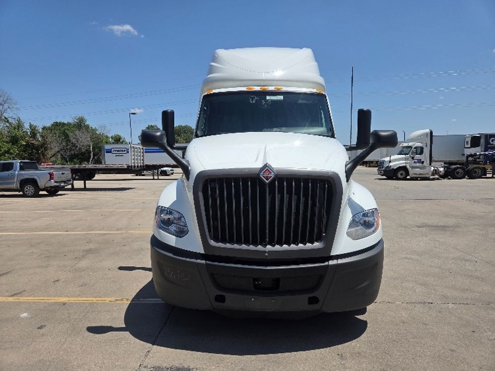 Sleeper Tractor-Heavy Duty Tractors-International-2024-LT625-Dallas-TX-837,499\n\t\tmiles-$ 44,750 - Image 2