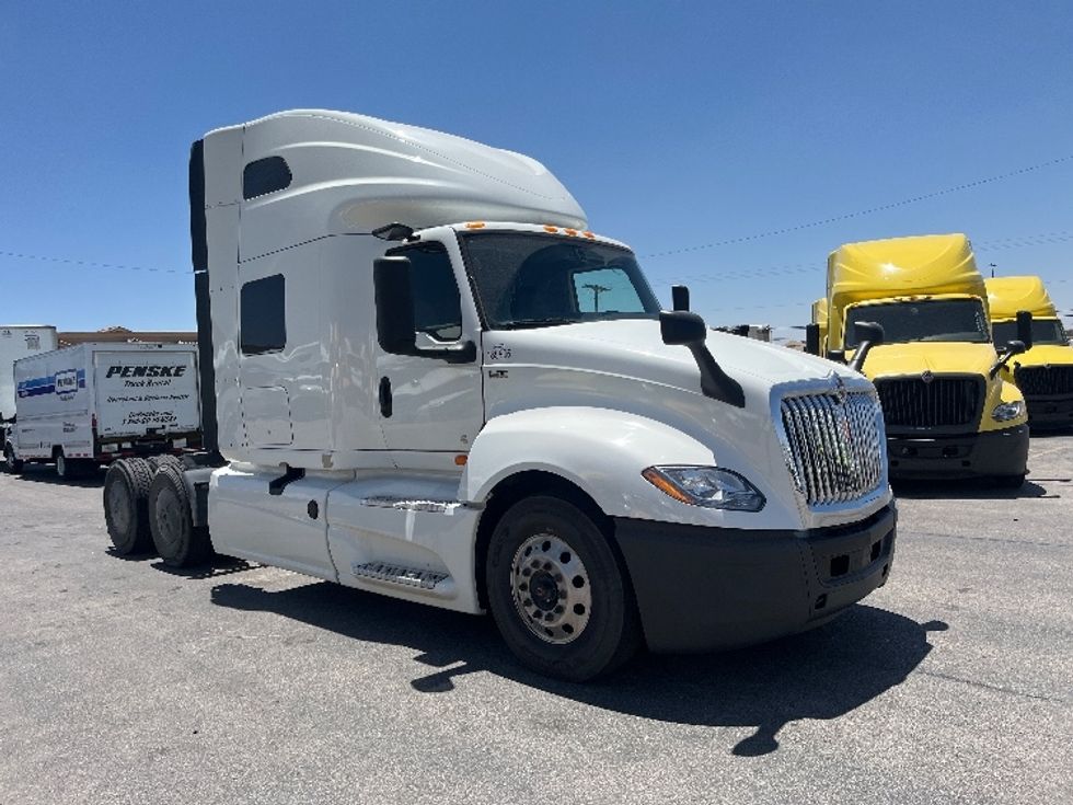 Sleeper Tractor-Heavy Duty Tractors-International-2024-LT625-El Paso-TX-517,586\n\t\tmiles-$ 77,750 - Image 1