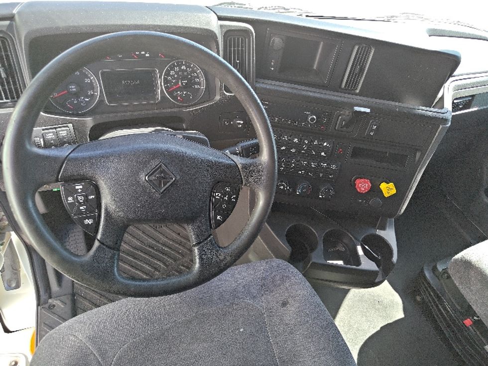 Sleeper Tractor-Heavy Duty Tractors-International-2024-LT625-El Paso-TX-517,586\n\t\tmiles-$ 77,750 - Image 11