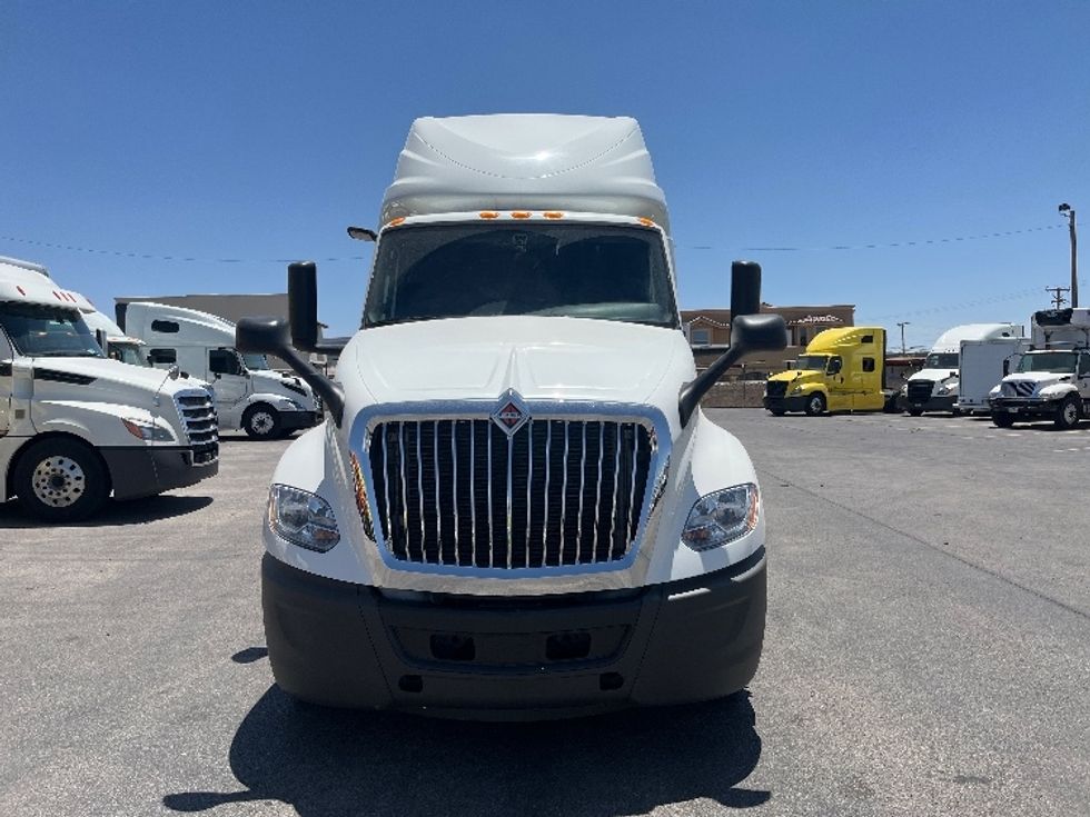 Sleeper Tractor-Heavy Duty Tractors-International-2024-LT625-El Paso-TX-517,586\n\t\tmiles-$ 77,750 - Image 2