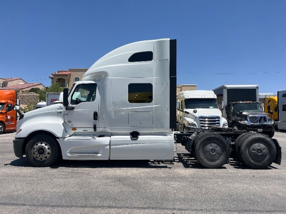 Sleeper Tractor-Heavy Duty Tractors-International-2024-LT625-El Paso-TX-517,586\n\t\tmiles-$ 77,750 - Image 4