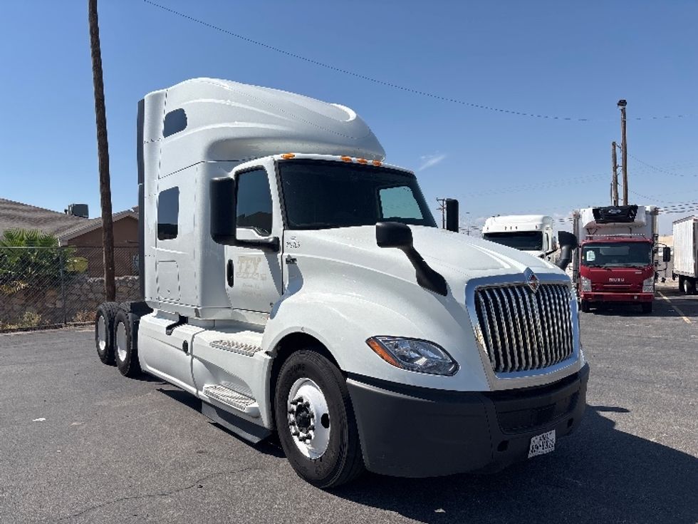 Sleeper Tractor-Heavy Duty Tractors-International-2024-LT625-El Paso-TX-532,940\n\t\tmiles-$ 74,500 - Image 1