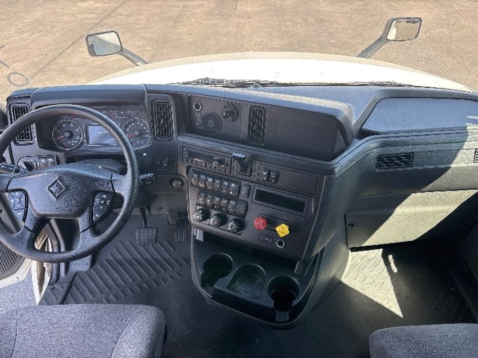 Sleeper Tractor-Heavy Duty Tractors-International-2024-LT625-El Paso-TX-532,940\n\t\tmiles-$ 74,500 - Image 12