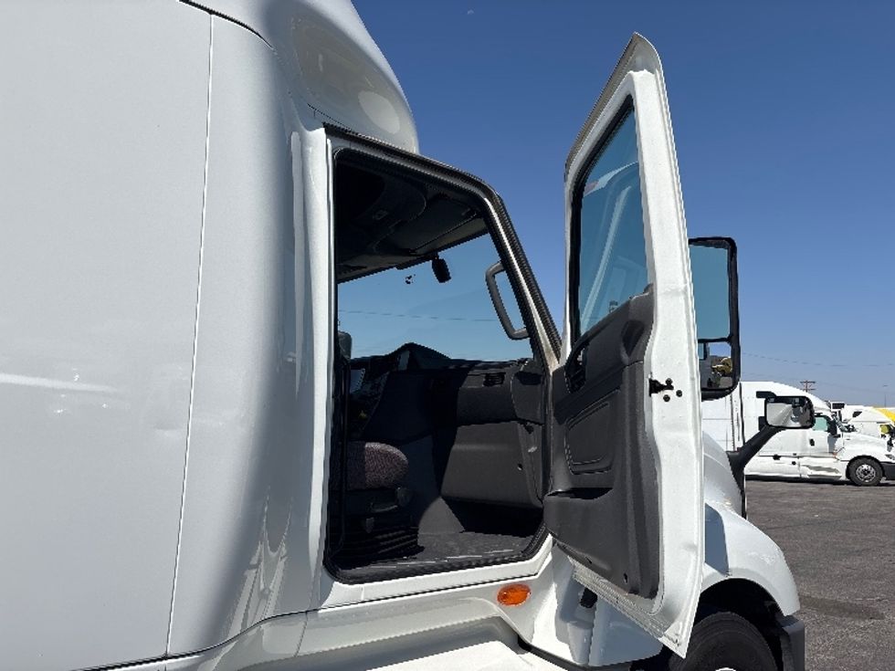 Sleeper Tractor-Heavy Duty Tractors-International-2024-LT625-El Paso-TX-532,940\n\t\tmiles-$ 74,500 - Image 13