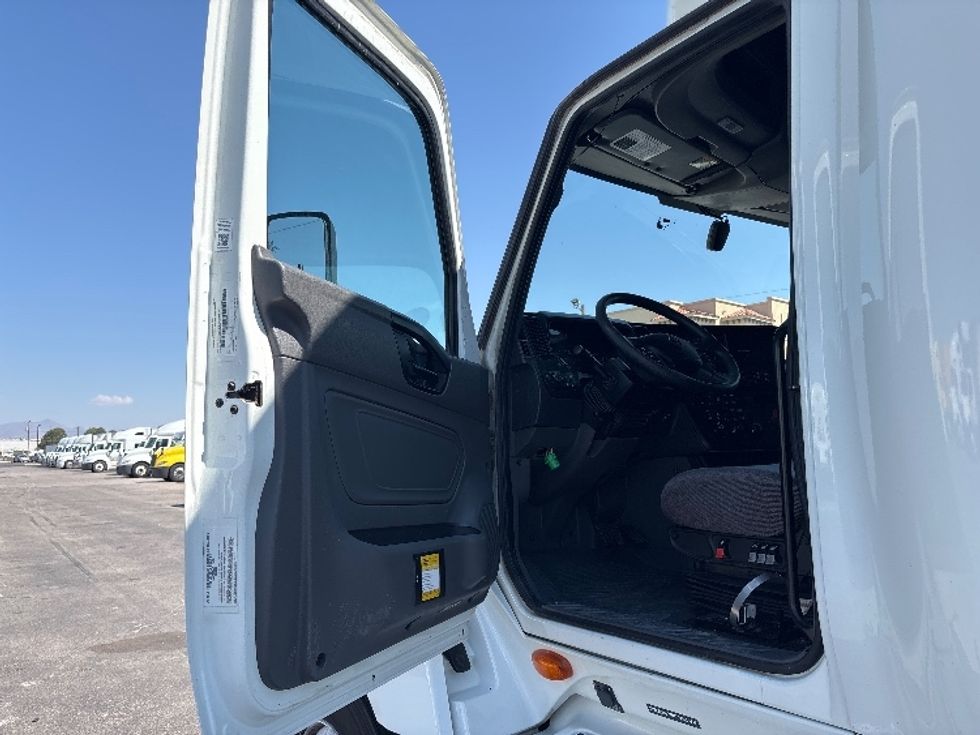 Sleeper Tractor-Heavy Duty Tractors-International-2024-LT625-El Paso-TX-532,940\n\t\tmiles-$ 74,500 - Image 9