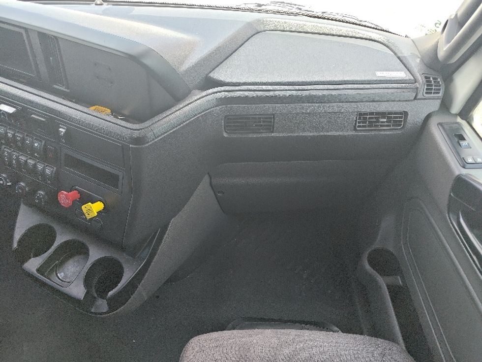 Sleeper Tractor-Heavy Duty Tractors-International-2024-LT625-El Paso-TX-647,928\n\t\tmiles-$ 63,500 - Image 14