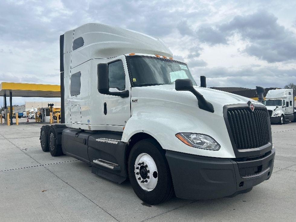 Sleeper Tractor-Heavy Duty Tractors-International-2024-LT625-Houston-TX-440,111\n\t\tmiles-$ 75,750 - Image 1