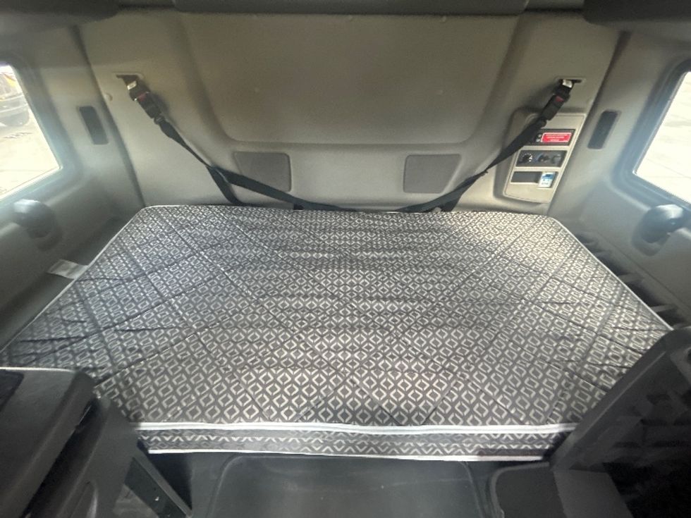 Sleeper Tractor-Heavy Duty Tractors-International-2024-LT625-Houston-TX-440,111\n\t\tmiles-$ 75,750 - Image 17