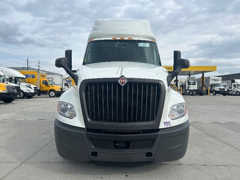 Sleeper Tractor-Heavy Duty Tractors-International-2024-LT625-Houston-TX-440,111\n\t\tmiles-$ 75,750 - Image 2
