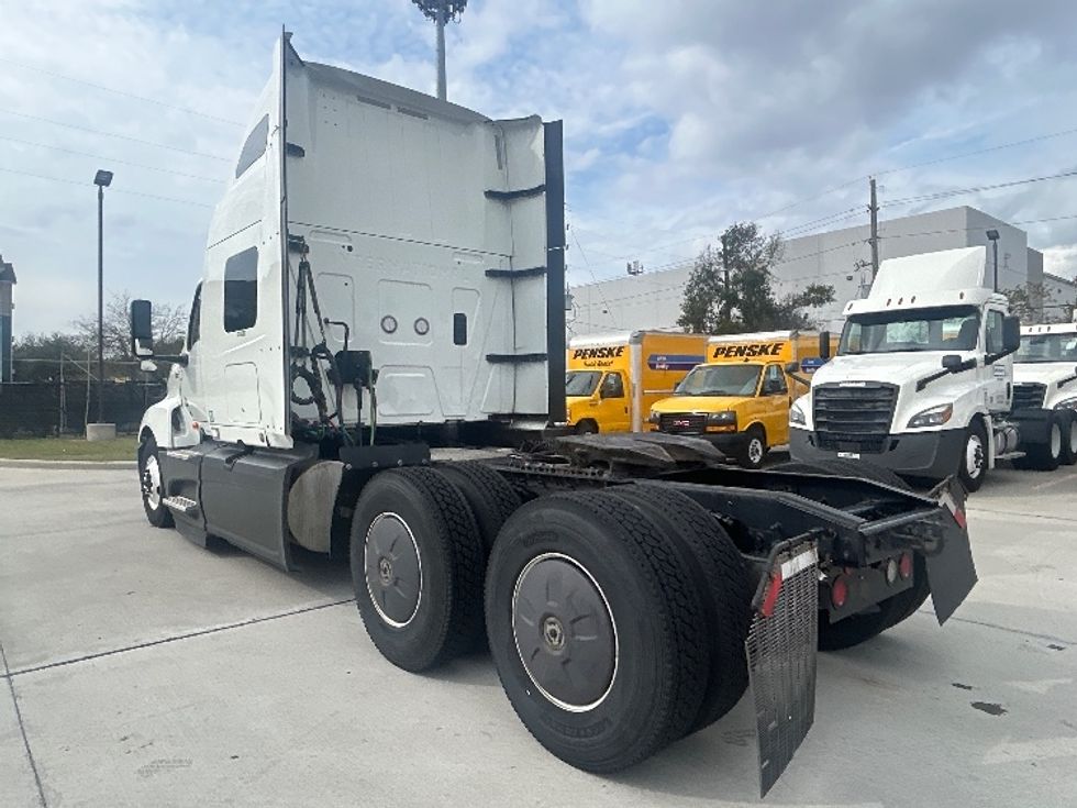 Sleeper Tractor-Heavy Duty Tractors-International-2024-LT625-Houston-TX-440,111\n\t\tmiles-$ 75,750 - Image 5