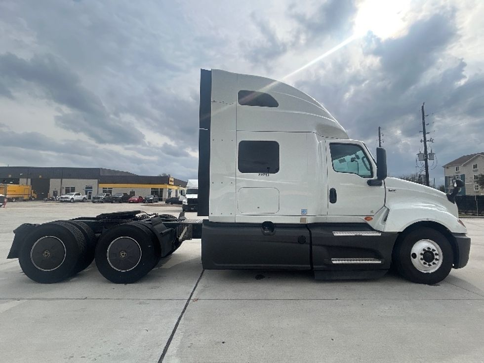 Sleeper Tractor-Heavy Duty Tractors-International-2024-LT625-Houston-TX-440,111\n\t\tmiles-$ 75,750 - Image 8