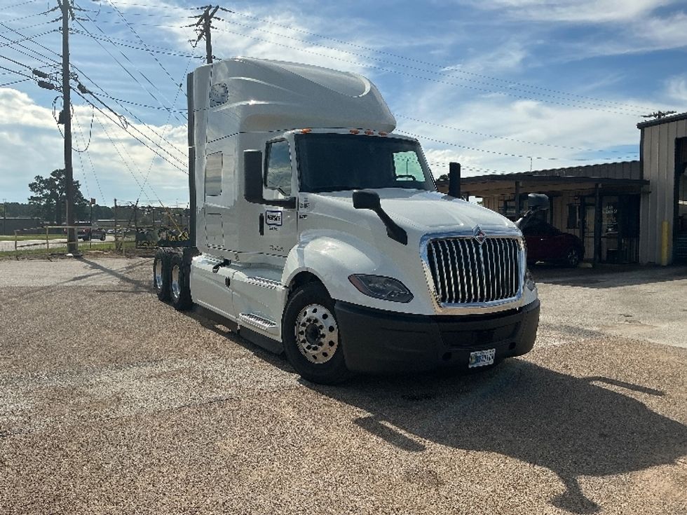 Sleeper Tractor-Heavy Duty Tractors-International-2024-LT625-Longview-TX-189,692\n\t\tmiles-$ 102,750 - Image 1