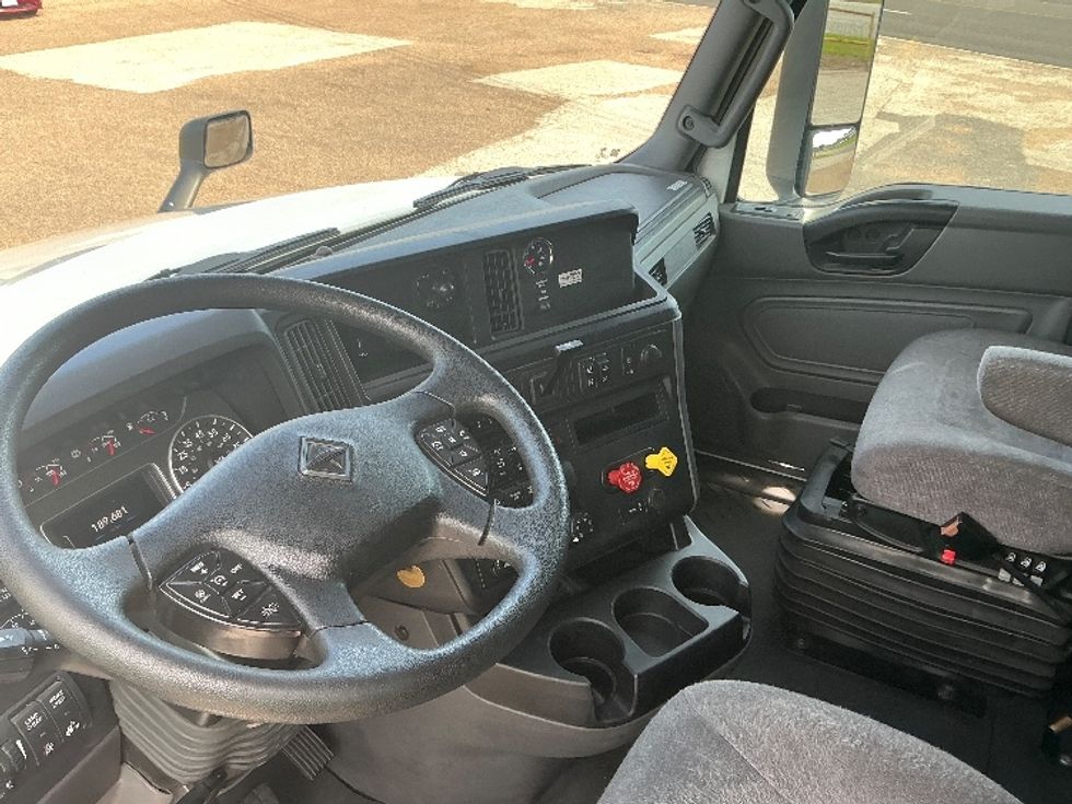 Sleeper Tractor-Heavy Duty Tractors-International-2024-LT625-Longview-TX-189,692\n\t\tmiles-$ 102,750 - Image 11