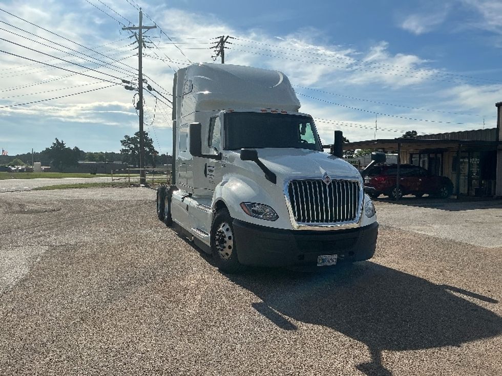 Sleeper Tractor-Heavy Duty Tractors-International-2024-LT625-Longview-TX-204,176\n\t\tmiles-$ 104,750 - Image 1