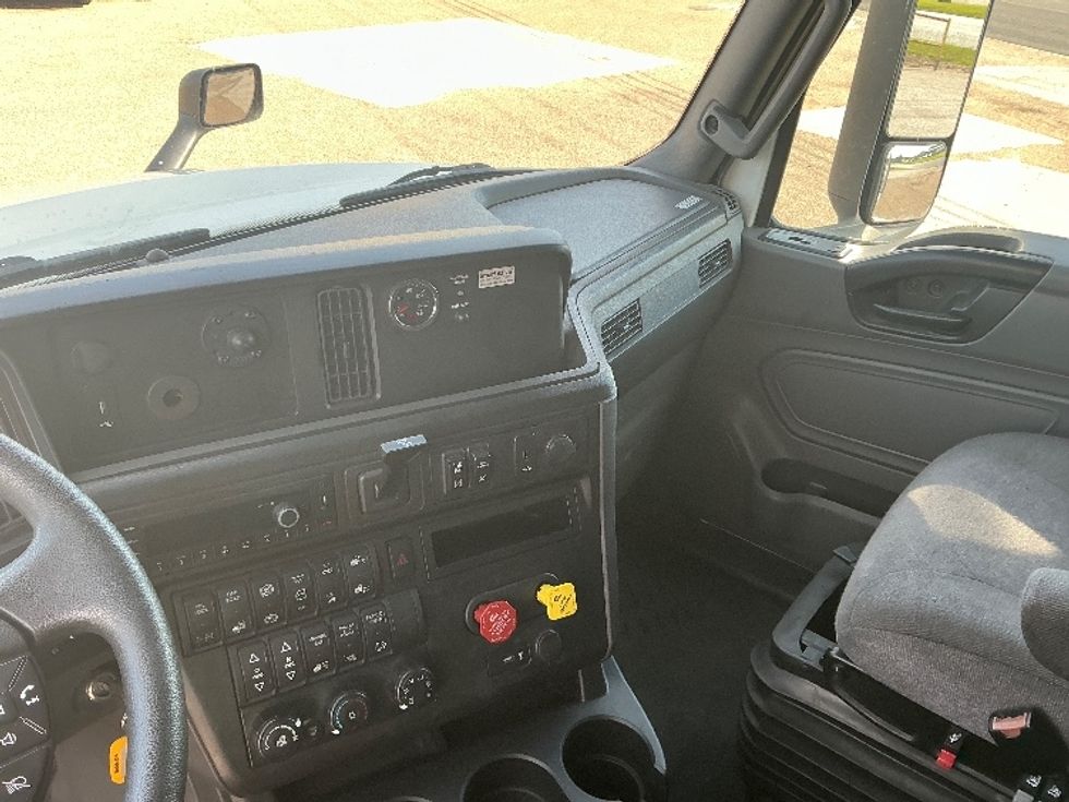 Sleeper Tractor-Heavy Duty Tractors-International-2024-LT625-Longview-TX-204,176\n\t\tmiles-$ 104,750 - Image 12