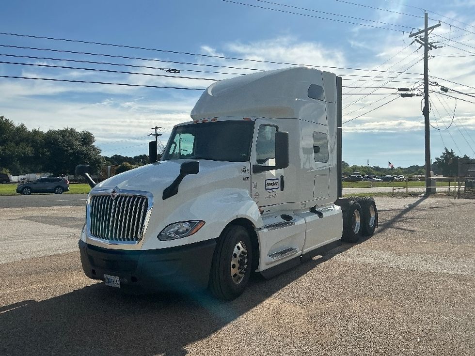 Sleeper Tractor-Heavy Duty Tractors-International-2024-LT625-Longview-TX-204,176\n\t\tmiles-$ 104,750 - Image 3