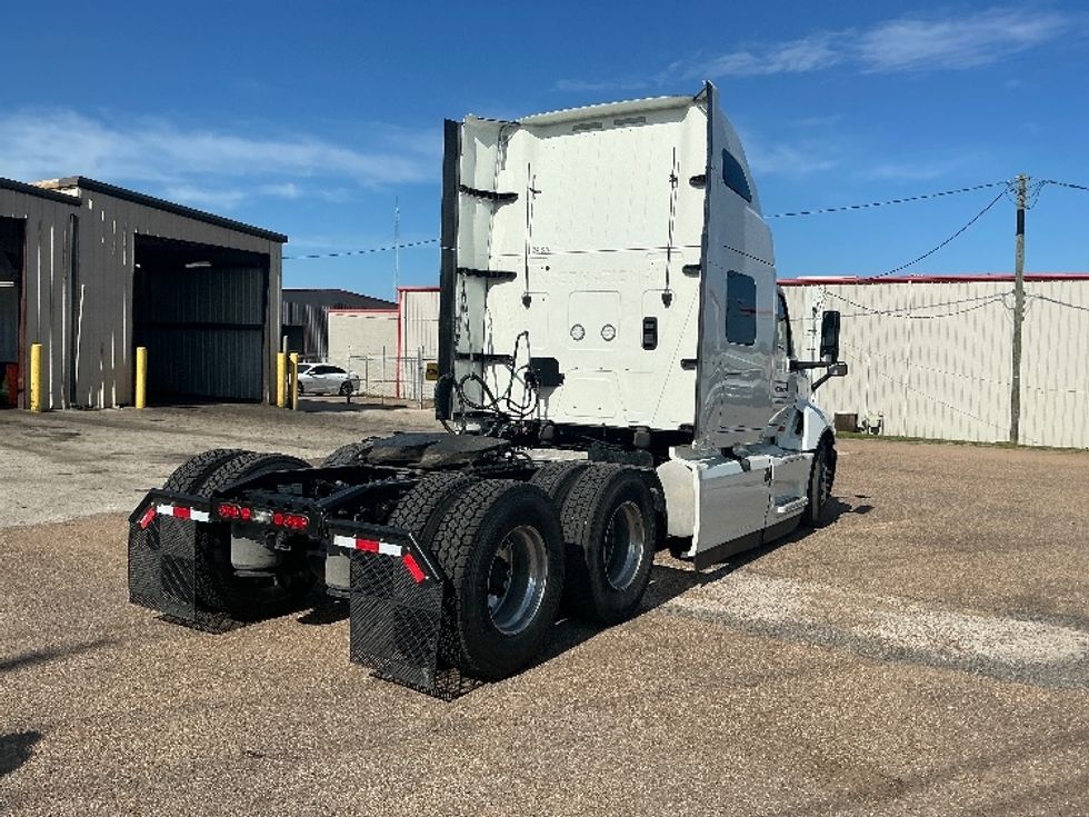 Sleeper Tractor-Heavy Duty Tractors-International-2024-LT625-Longview-TX-204,176\n\t\tmiles-$ 104,750 - Image 7