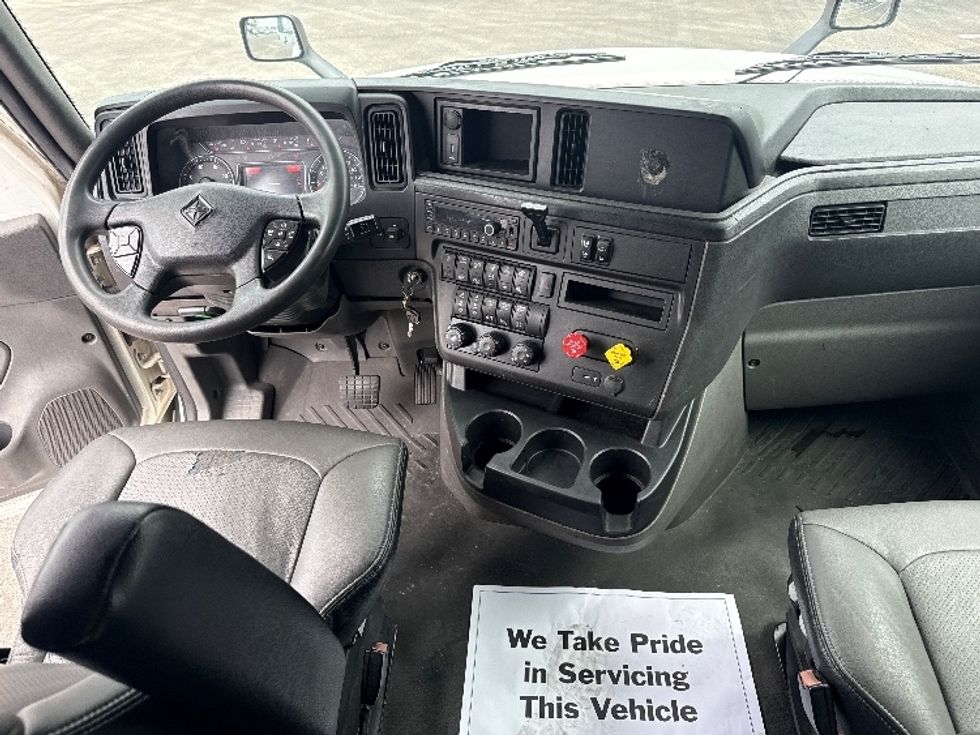 Sleeper Tractor-Heavy Duty Tractors-International-2024-LT625-Medley-FL-711,319\n\t\tmiles-$ 58,000 - Image 12