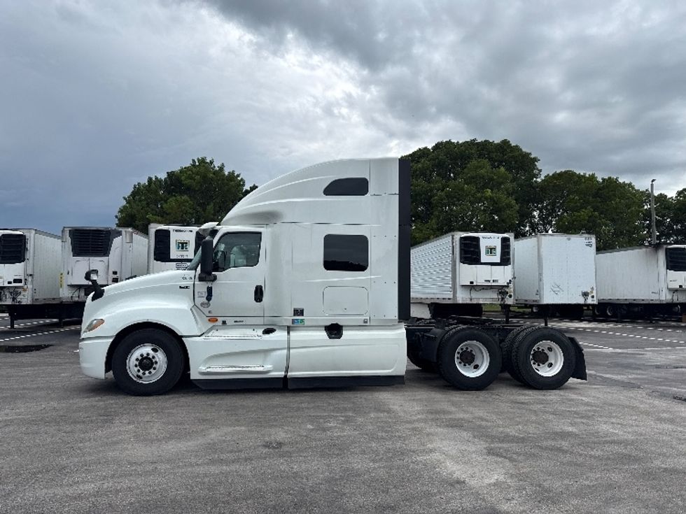 Sleeper Tractor-Heavy Duty Tractors-International-2024-LT625-Medley-FL-711,319\n\t\tmiles-$ 58,000 - Image 4