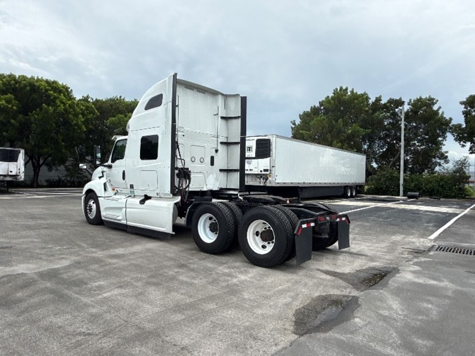 Sleeper Tractor-Heavy Duty Tractors-International-2024-LT625-Medley-FL-711,319\n\t\tmiles-$ 58,000 - Image 5