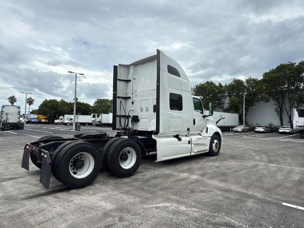 Sleeper Tractor-Heavy Duty Tractors-International-2024-LT625-Medley-FL-711,319\n\t\tmiles-$ 58,000 - Image 7
