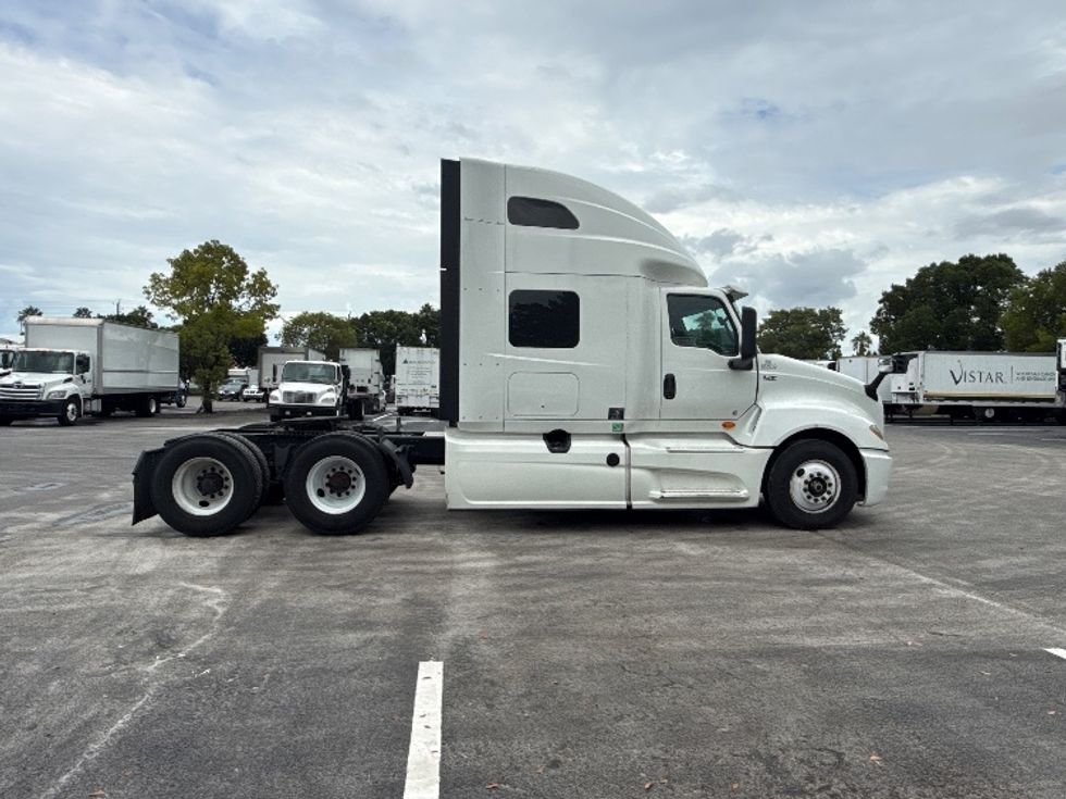 Sleeper Tractor-Heavy Duty Tractors-International-2024-LT625-Medley-FL-711,319\n\t\tmiles-$ 58,000 - Image 8
