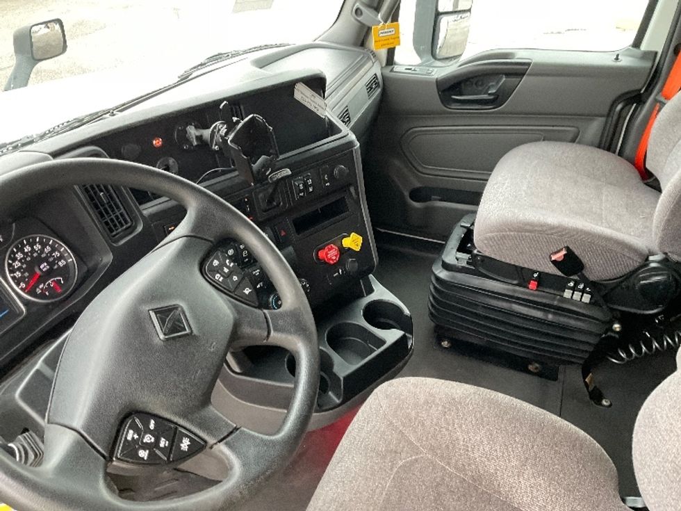 Sleeper Tractor-Heavy Duty Tractors-International-2024-LT625-Moberly-MO-516,667\n\t\tmiles-$ 65,500 - Image 10