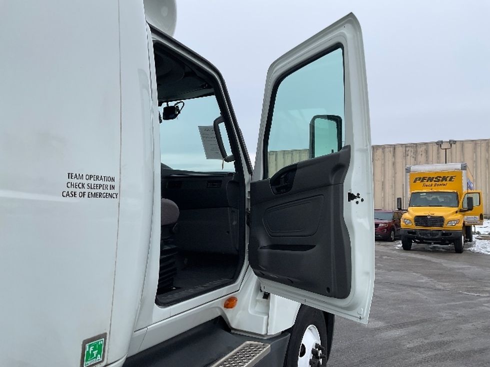 Sleeper Tractor-Heavy Duty Tractors-International-2024-LT625-Moberly-MO-516,667\n\t\tmiles-$ 65,500 - Image 12