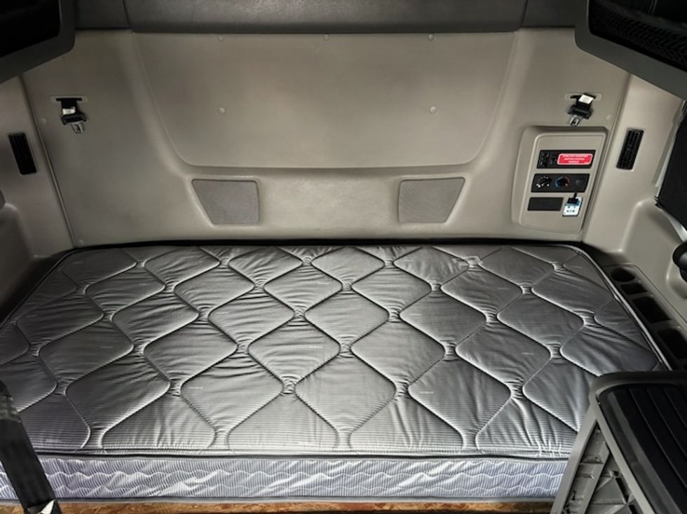 Sleeper Tractor-Heavy Duty Tractors-International-2024-LT625-Moberly-MO-516,667\n\t\tmiles-$ 65,500 - Image 16