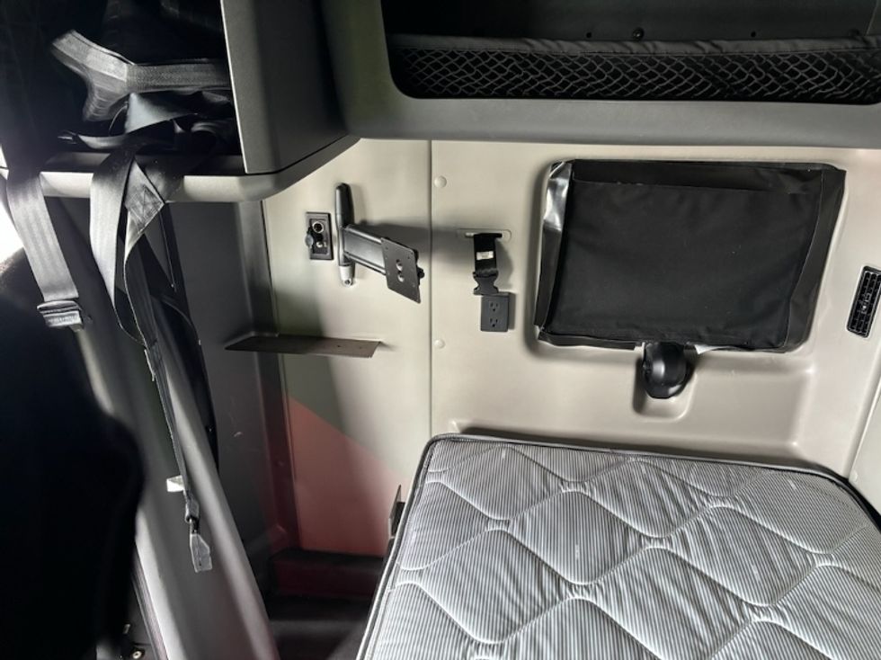 Sleeper Tractor-Heavy Duty Tractors-International-2024-LT625-Moberly-MO-516,667\n\t\tmiles-$ 65,500 - Image 18