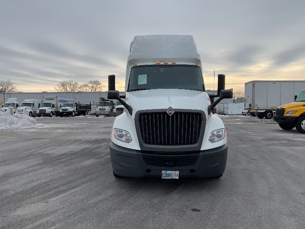 Sleeper Tractor-Heavy Duty Tractors-International-2024-LT625-Moberly-MO-516,667\n\t\tmiles-$ 65,500 - Image 2